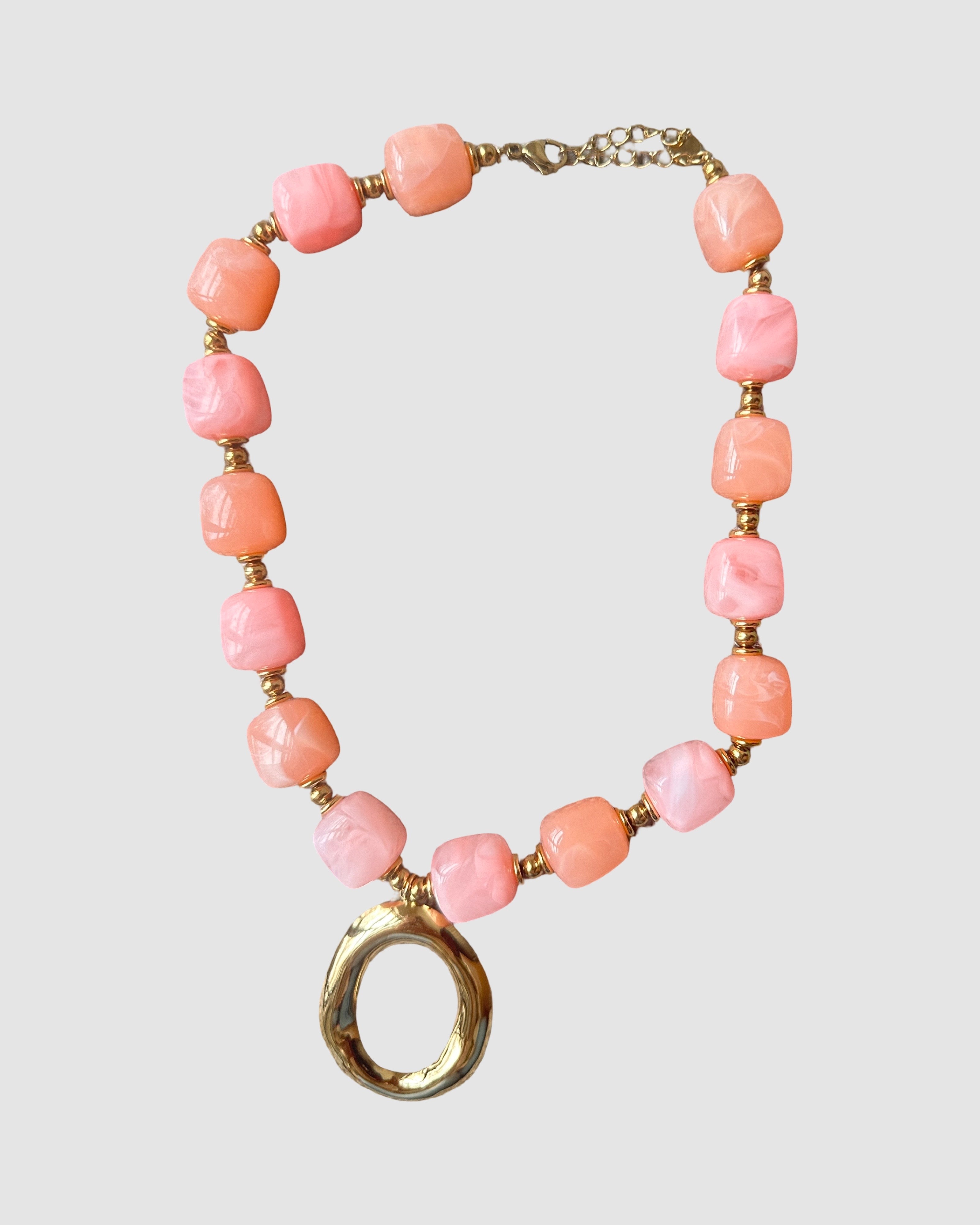 KETTING ZALM ROZE MET GOUDEN HANGER