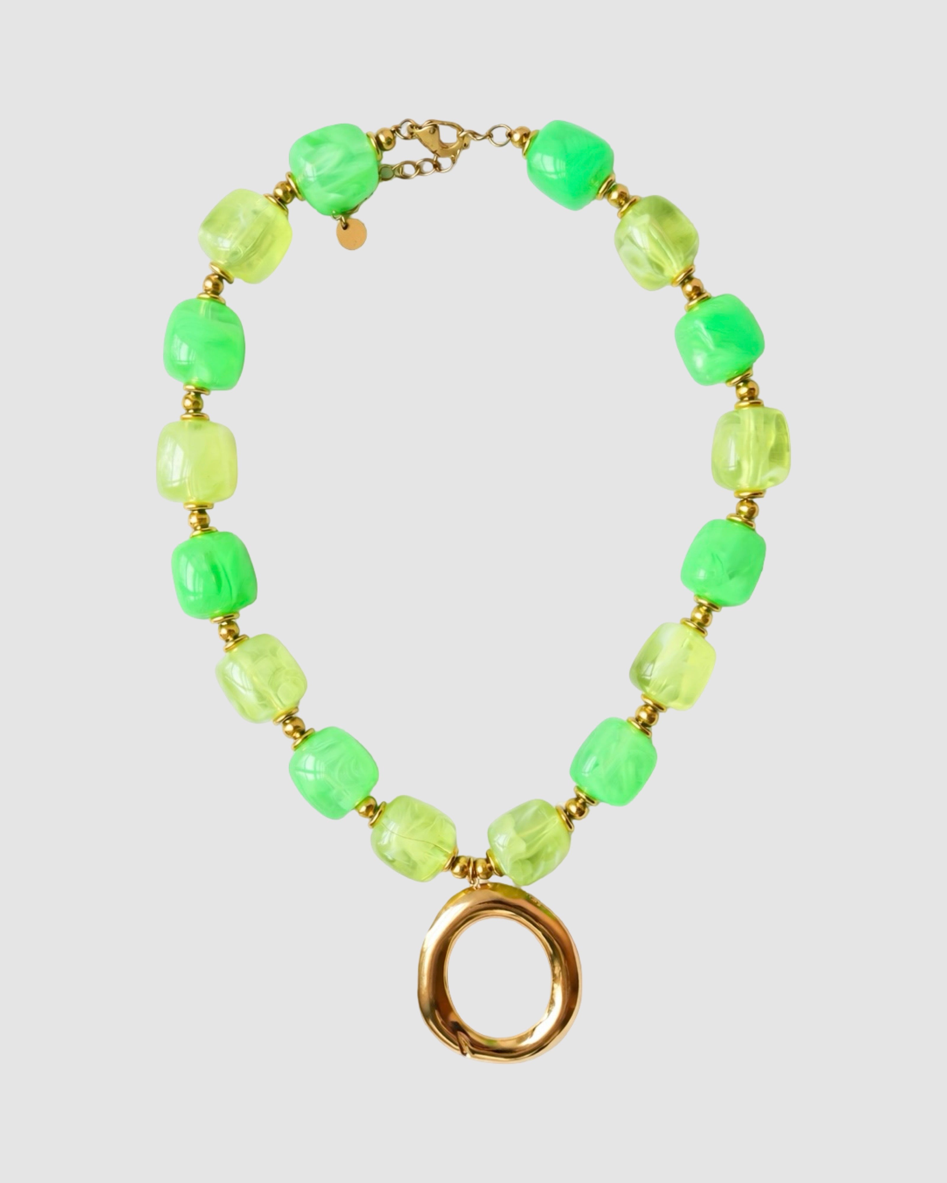KETTING NEON GROEN MET GOUDEN HANGER